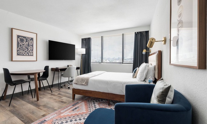 Greenway Plaza-Upper Kirby Apartment | Lodgeur | Quiet studio hideaway | Upper Kirby