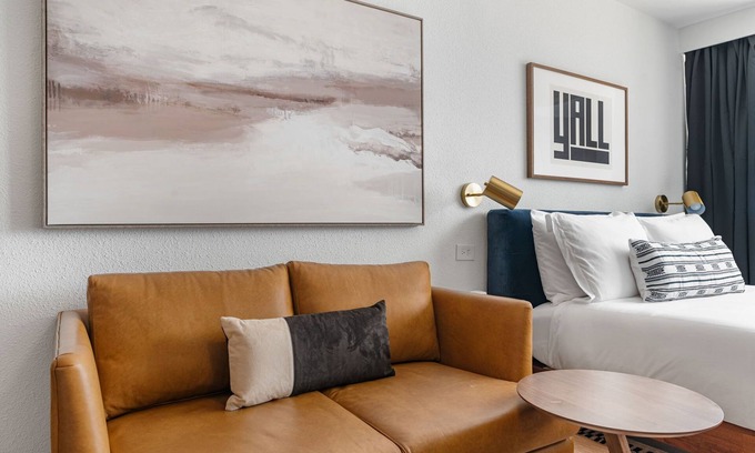 Greenway Plaza-Upper Kirby Apartment | Lodgeur | Quiet studio near Greenway | Upper Kirby