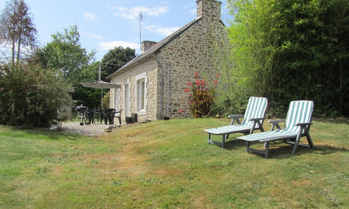 Plounevez-Quintin Cottage | Lodging independent calm in playground garden near Lake Guerledan