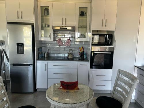 Outeniqua Strand Apartment | Loerie Lane Accomadation