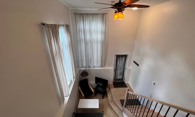 Bellerive Apartment | loft 16 pieds et terrasse sur toit