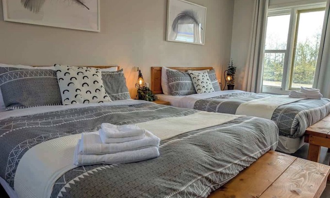 Ste Anne de Beaupre Apartment | Loft 9 | 2 Min Waterfront | BBQ & Fireplace