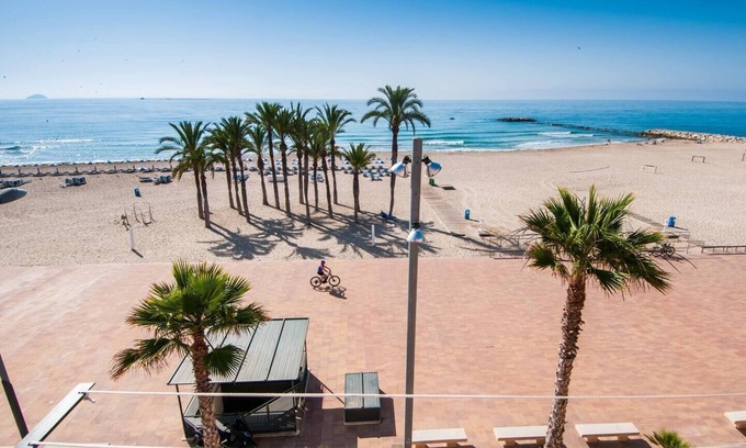 Old Town Apartment | Loft en el casco antico, primera linea de playa.