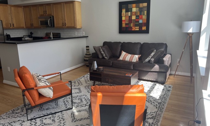 Downtown Apartment | Loft in downtown Norfolk, restaurants/entertainment at your door step