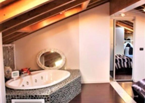 Lomagna Apartment | Loft villaggio dei pini