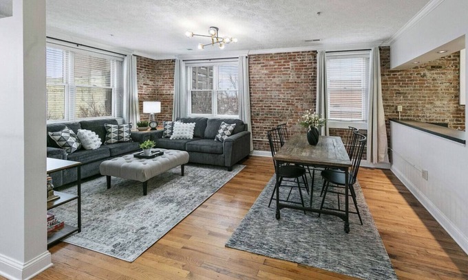 Maryville Apartment | Lofty Expectations - Gorgeous Studio Loft Downtown