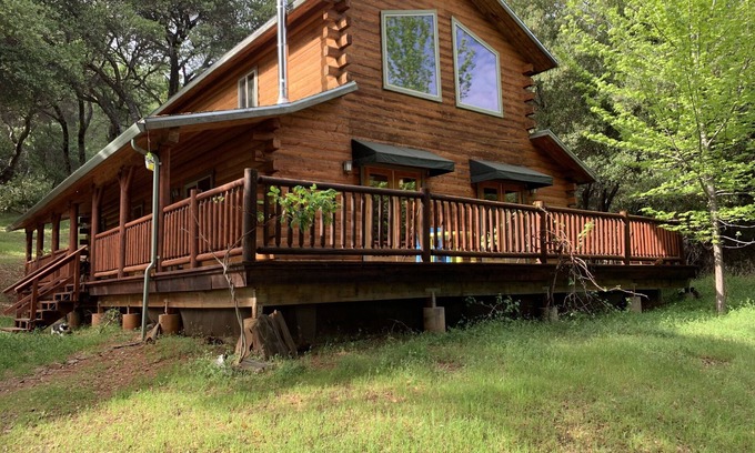 Columbia House | Log cabin house in historic Columbia