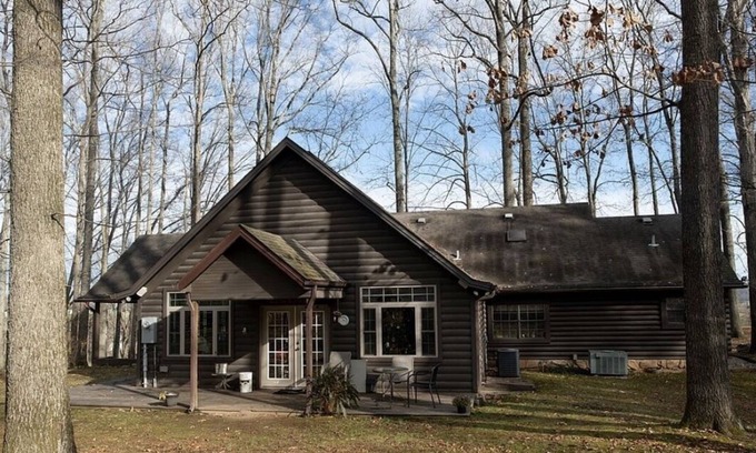 Monticello Cabin | Log Cabin in Scenic Setting, 5 miles From Conley Bottom Marina, Lake Cumberland