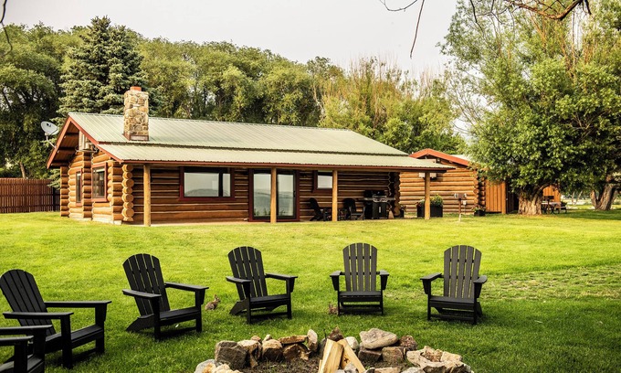 Ennis Cabin | Log Cabin on the North Shore of Ennis Lake. Dramatic Views of the Madison Range