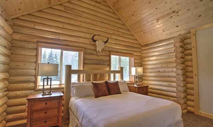 West Yellowstone Cabin | Log home-4.9 miles from Yellowstone's west gate! Great for snowmobiler groups.