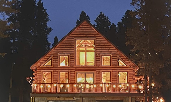 Leadville North Cabin | Log Home at 10,000ft! Spend time in the mountains! Adventures await!