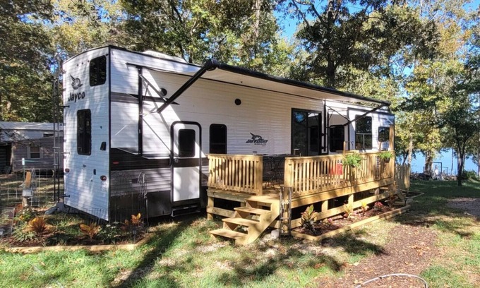 Lincoln Apartment | Logan Martin Lake Bungalow