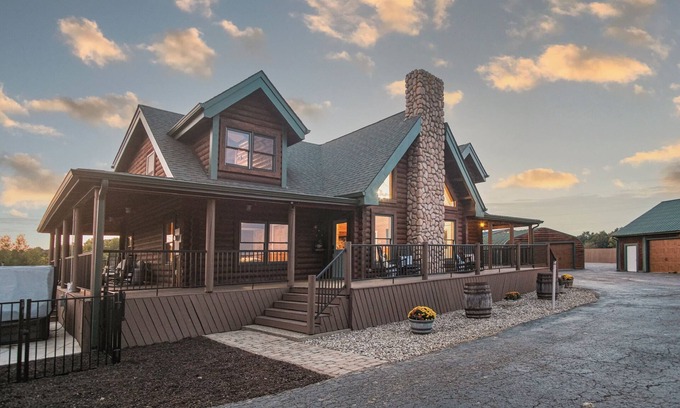Coxs Creek Cabin | LogCabin-15 min Bardstown Pool