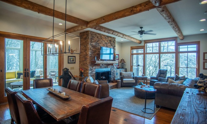 Burnsville Villa | Logging Horse Landing- Private Club Access
