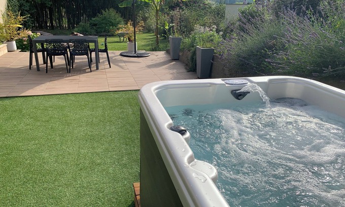 Genebrieres House | Logis Groly: 6-person gîte with spa in the countryside near Montauban