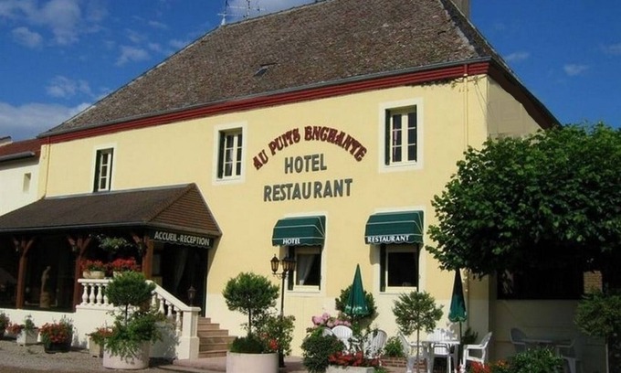 Saint-Martin-en-Bresse Hotel | Logis Hôtel Au Puits Enchanté