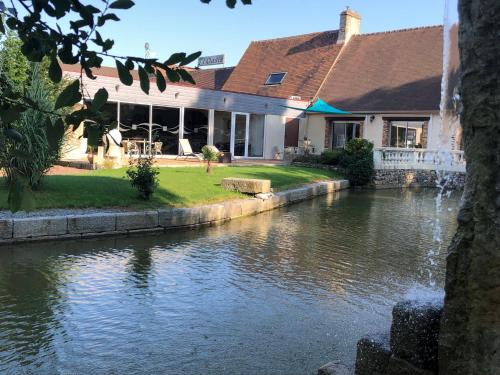 Villaines-la-Juhel Hotel | Logis Hotel Oasis