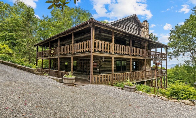 Wolf Laurel Cabin | Logs of Luxury Cabin - Golfers Dream
