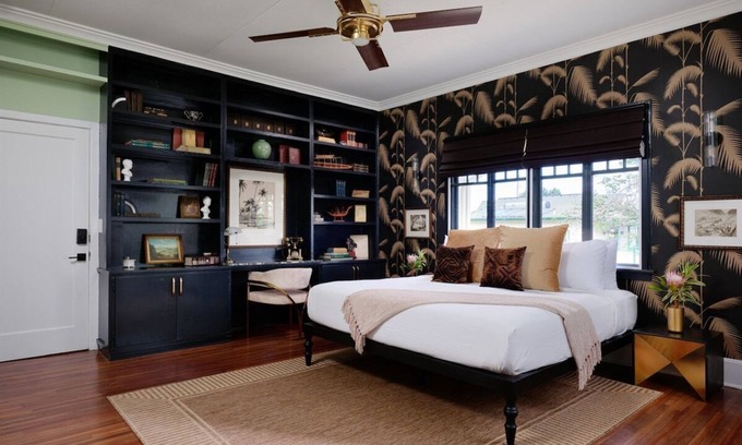 Wailuku Bed & Breakfast | Lokelani Suite - Historic charm | Gardens oasis