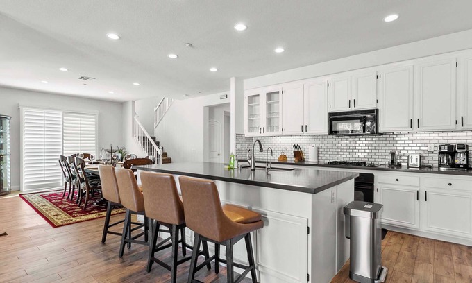 Loma Linda House | Loma Vista Retreat on Lugo Dr｜Cozy 5B｜Garage Access｜Pet Okay｜Instant Tour #42021
