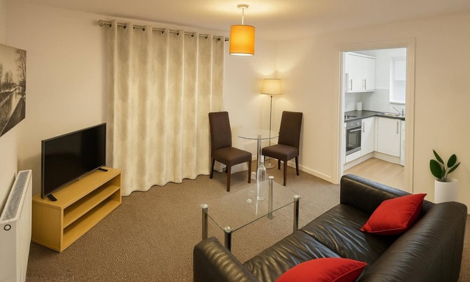 Bow House | London Bow Apartment - Spacious 4 Bedrooms