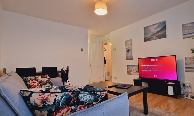 Royal Docks Apartment | London City Airport APT