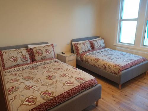 Valentines Apartment | London Luxury 2 bedroom flat 4 mins to Ilford Stn Sleeps x8 Free Parking