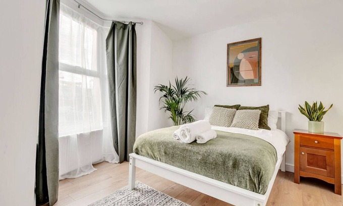 St. Ann's Apartment | London Serviced Apartment , 2 min walk to train station & near Tottenham Stadium