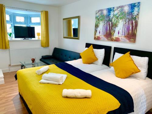 Valentines Apartment | London Studio Apartments, Private Bathrooms and Parking