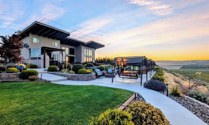 Brewster Cottage | Lone Point Cellars