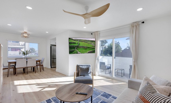 Eastside House | Long Beach Coastal Haven 5 min 2 Beach/downtown