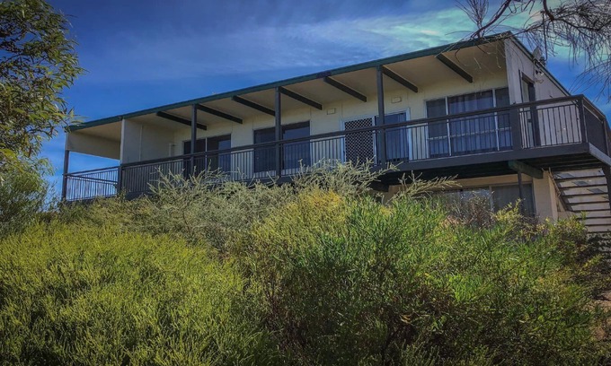 Lake Wangary House | Long Beach House is located in a quiet location with great views and beautiful sunsets