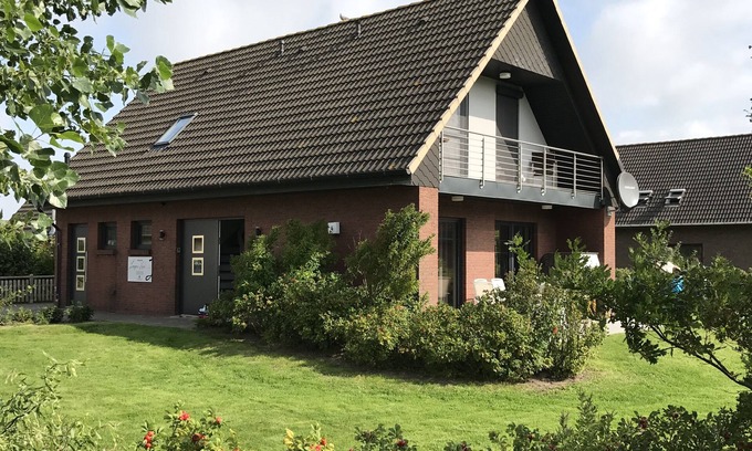 Friedrichskoog-Spitze House | * Long Hus on the North Sea coast