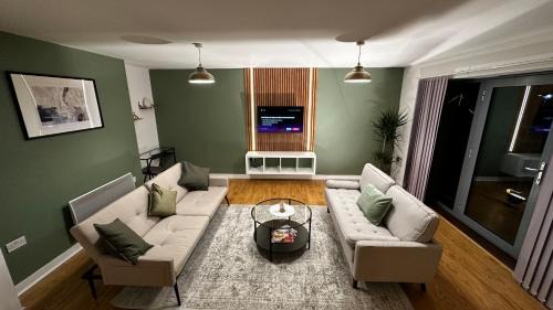 Colchester Apartment | Long Stay - Free Parking - Contractors - Train Station - Students
