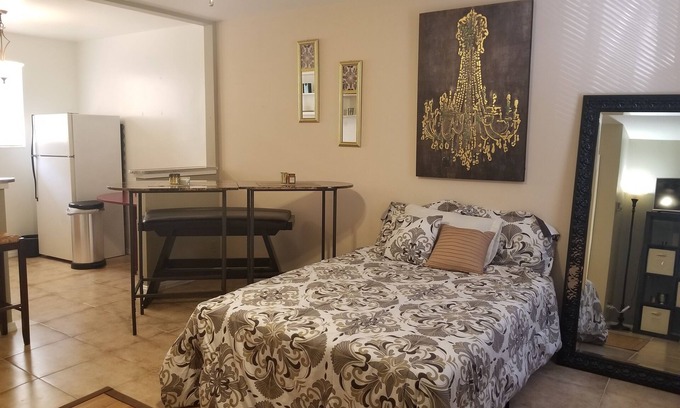 San Marco Condo | Long- Term/Short- Term San Marco Stay 5 min to downtown