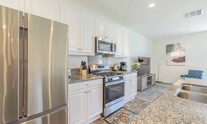 Lancaster House | Long Term Stay-Retreat|Fenced Backyard|Dedicate Workspace|Pet Friendly #41589