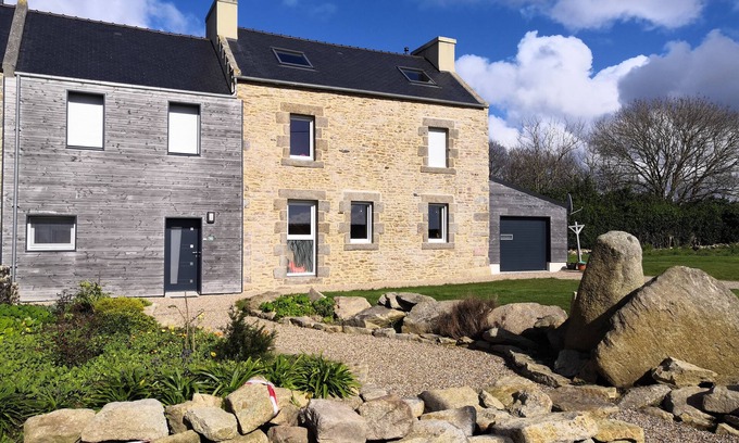 Plouarzel House | Longère wood and stone, between land and sea