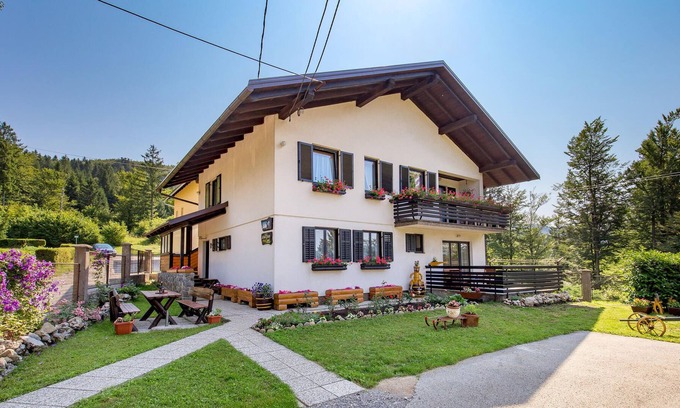 Delnice Apartment | Look forward to a nice vacation in this vacation apartment in a good location close to nature.