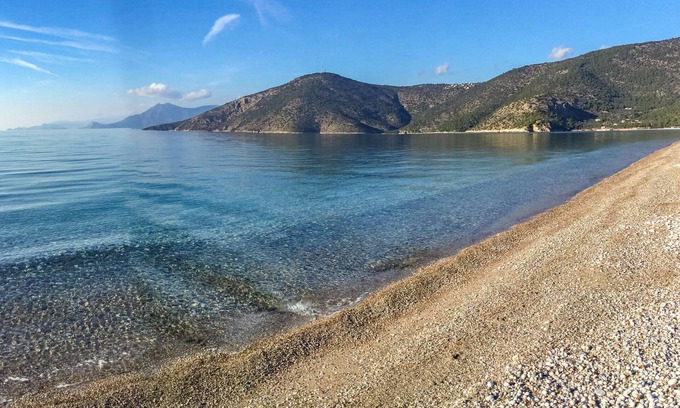 Platistomo Apartment | Look forward to a relaxing vacation in a bright apartment with a large green garden near the sea.