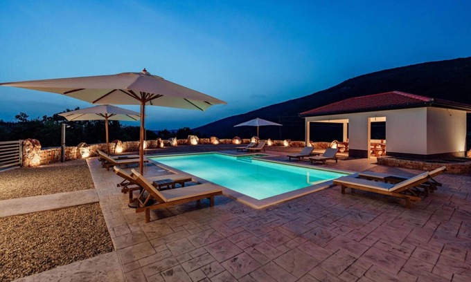 Lovrec House | Look forward to a vacation home with plenty of space and a luxurious ambience.