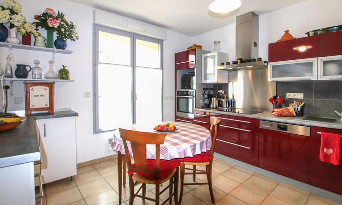 Orange Apartment | Look forward to an unforgettable vacation in this inviting vacation apartment!