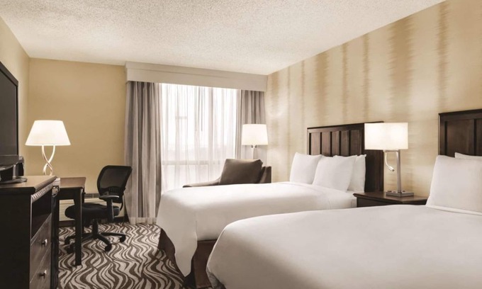 Fort Worth Hotel | Look No Further! Indoor Pool, On-Site Restaurant and Bar, Free Parking