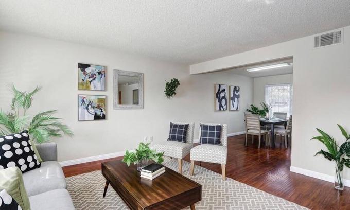 Southwestern Sacramento House | Looking for a vacation? Here you Go! Terrific Family Home with 4 Spacious Bed!