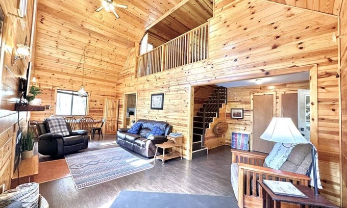 Forests Trails Cabin | Lookout Lane | Loft, Pet-friendly & Covered Deck