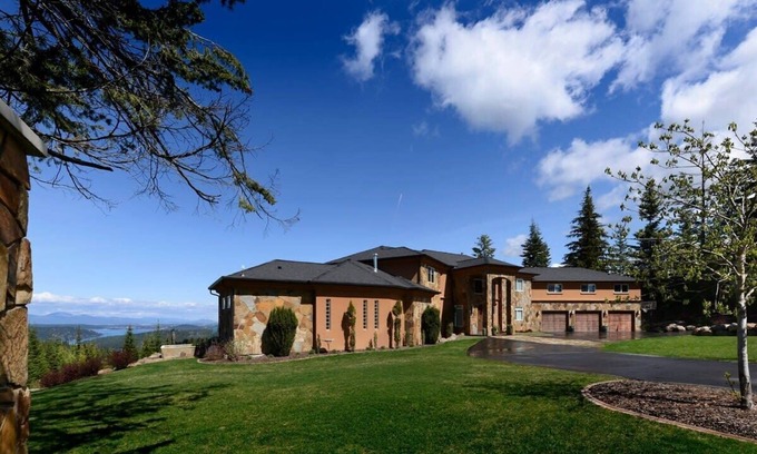 Harrison House | Lookout Peak: Lake & Mountain Views, Hot Tub!