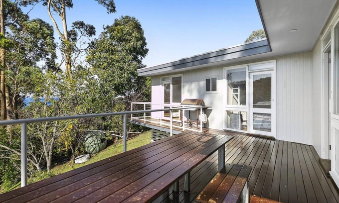 Lorne House | Lorne Escape - Retro Delight