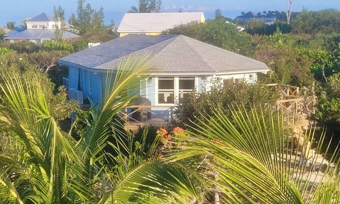 Hope Town Cottage | Lost Together-Your Serene Retreat on Elbow Cay-just a 3 minute walk to beach!
