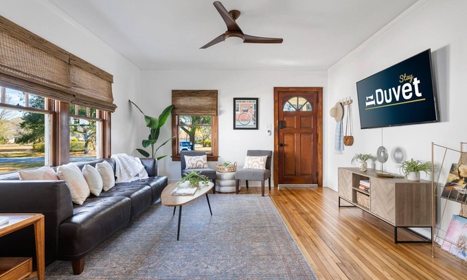 North Charleston House | Lotus Petal: Tranquil Space in Park Circle