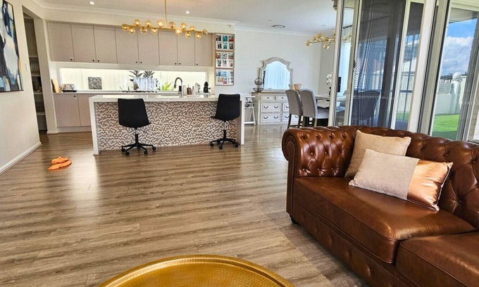 Mango Hill Apartment | `Lotus` Spacious 4BR Home in Mango Hill | Sleeps 8