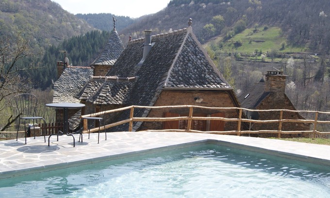 Cassaniouze House | Lou Casal Charming house located in the middle of the Regalie hamlet